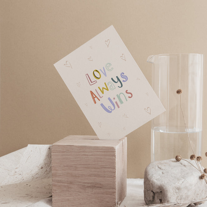 Carte Postale - Love Always Wins